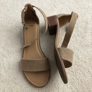 Gap sandals/heels